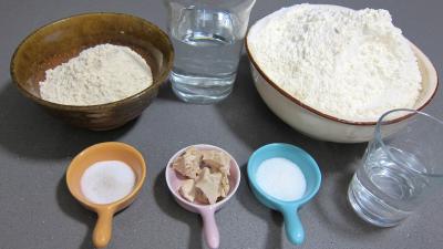 Ingrédients pour la recette : Halloween les pains fantômes