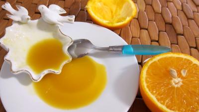 vinaigre vin rouge : Ramequin de sauce à l'orange
