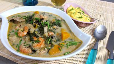 champignon : Plat de crustacés et poisson en marmite