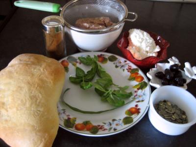 Ingrédients pour la recette : Canapés de focacia au thon