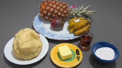 Ingrédients pour la recette : Tatin à l'ananas, fruit de la passion et bananes