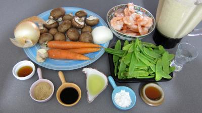Ingrédients pour la recette : Haricots plats et gambas à la chinoise