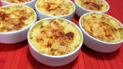 La cuisine des grand-mères : Cassolettes de torsades gratinée à la béchamel et aux cacahuètes
