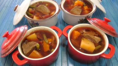 betterave rouge : Petite marmite d'autruche en bouillon