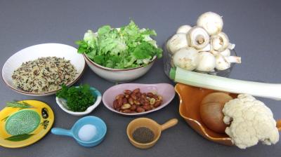 Ingrédients pour la recette : Cacahuètes grillées et ses restes de légumes