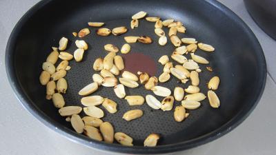 Cacahuètes grillées et ses restes de légumes - 7.2