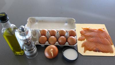 Ingrédients pour la recette : Oeufs brouillés au saumon fumé