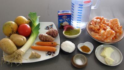 Ingrédients pour la recette : Soupe de gambas à la crème de coco