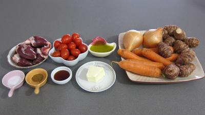 Ingrédients pour la recette : Allumettes de carottes et topinambours en salade