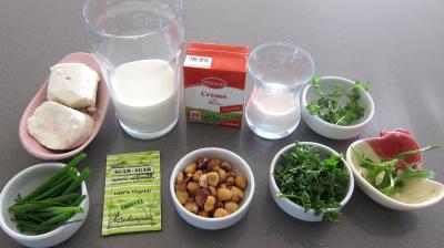 Ingrédients pour la recette : Panna cotta au chèvre et aux noisettes
