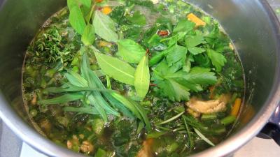 Broutes et blancs de poulet en soupe - 8.3