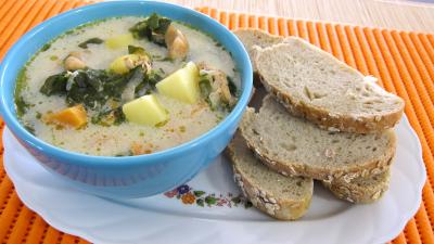 Image : Bol de broutes et blancs de poulet en soupe