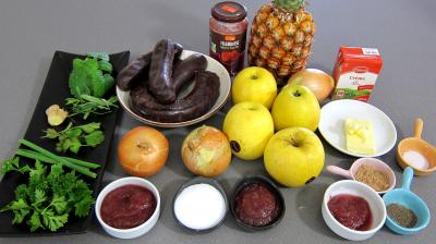 Ingrédients pour la recette : Boudins aux pommes et ananas à la purée de framboises Vitabio