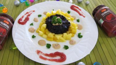 Abats : Assiette de boudin aux pommes et ananas à la purée de framboises Vitabio
