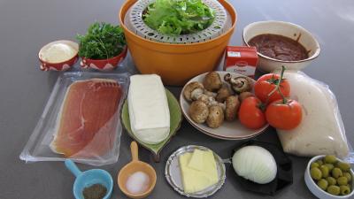 Ingrédients pour la recette : Pizza à la laitue et mozzarella