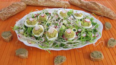 salade : Assiette d'oeufs durs à la tapenade