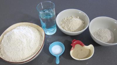Ingrédients pour la recette : Boules de pains au levain à l'ancienne