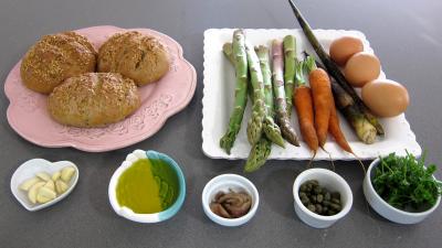 Ingrédients pour la recette : Pans bagnats aux asperges revisités