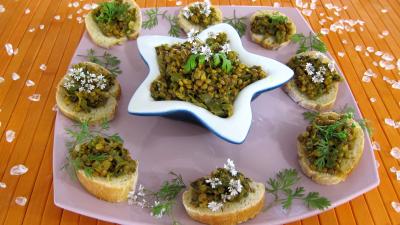 huile d'arachide : Amuse-bouche de pain recouvert de dahl