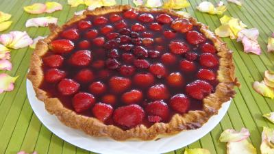 Image : Tarte au fromage nature avec fraises et framboises
