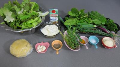 Ingrédients pour la recette : Quiche au fromage nature à la laitue