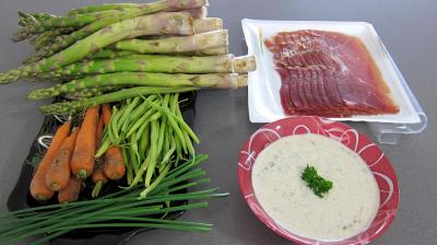 Ingrédients pour la recette : Ballotins d'asperges, d'haricots beurre et carottes