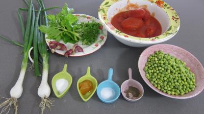 Ingrédients pour la recette : Sauce tomate aux petits pois