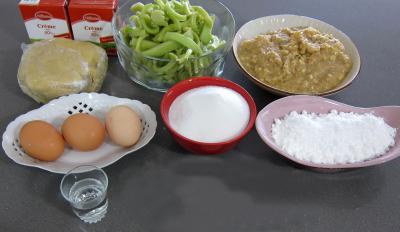 Ingrédients pour la recette : Tarte à la rhubarbe meringuée