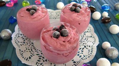Desserts : Verrines de glace ou crème glacée au cassis