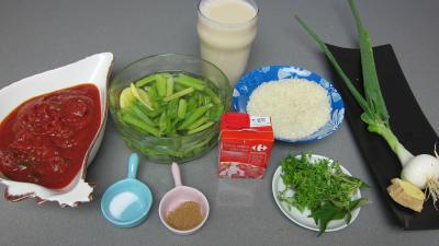 Ingrédients pour la recette : Risotto de cardon et sa sauce tomate