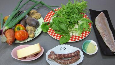 Ingrédients pour la recette : Salade de pommes de terre, bleue d'Artois ou Valfi