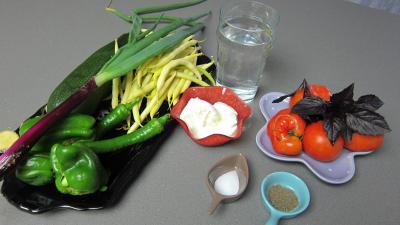 Ingrédients pour la recette : Crème de courgette en amuse-bouche