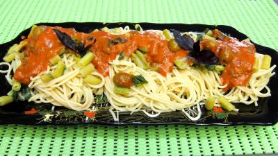 crème : Plateau de pâtes spaghetti aux haricots beurre