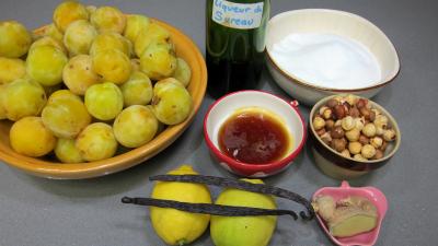 Ingrédients pour la recette : Compote de prunes blanches aux noisettes