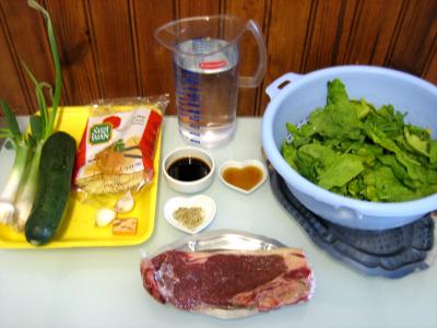 Ingrédients pour la recette : Soupe de boeuf et nouilles façon chinoise