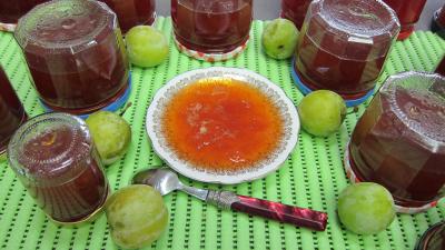 Conserves : Coupelle de marmelade facile de prunes variées et ses pots