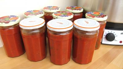 Conserves : Pots de conserve de sauce tomate à la bolognaise