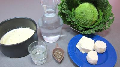 Ingrédients pour la recette : Chou gratiné à la béchamel