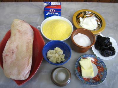 Ingrédients pour la recette : Magret au caramel et aux amandes et sa polenta aux pruneaux