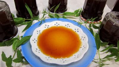 Recettes sans oeufs : Assiette de gelée de pommes à la verveine