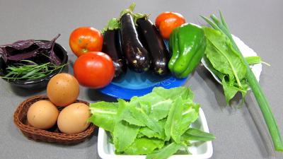 Ingrédients pour la recette : Aubergines crues en salade