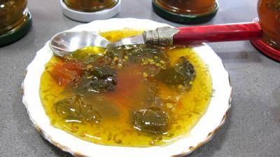 jus d'orange : Coupelle de confiture de tomates vertes