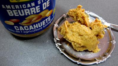 Image : Beurre de cacahuètes - Coupelle et pot de beurre de cacahuètes