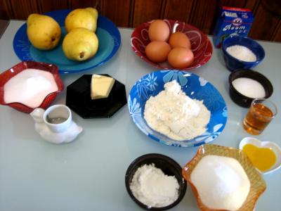 Ingrédients pour la recette : Gâteau aux poires et sa crème au Grand Marnier