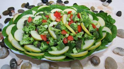 Entrées froides : Plat d'épinards en salade