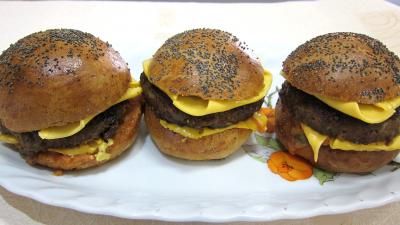 Ail : Plat de cheeseburgers