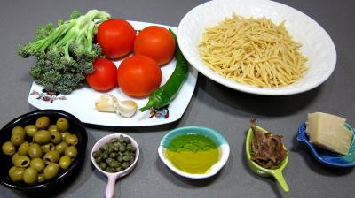 Ingrédients pour la recette : Pâtes Trofie liguri alla puttanesca revisitées