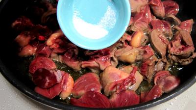 Coeurs de canard, légumes et sauce béchamel au vin rouge - 6.2