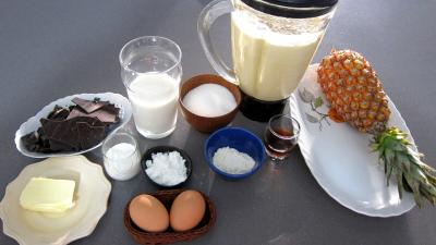 Ingrédients pour la recette : Gâteau de crêpes Hawaïen