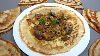 concentré de tomate : Assiette de crêpe farcie aux coeurs de dinde